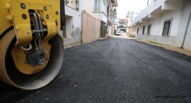 Efes Selçuk’ta bozulan yollar yeniden asfaltlanıyor