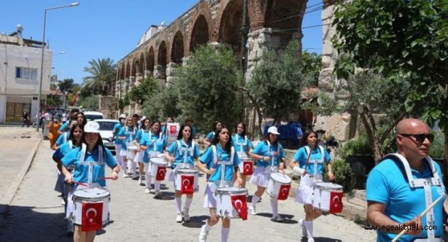 Efes Selçuk’ta Gençlik Bandosu İle Bayram Coşkusu