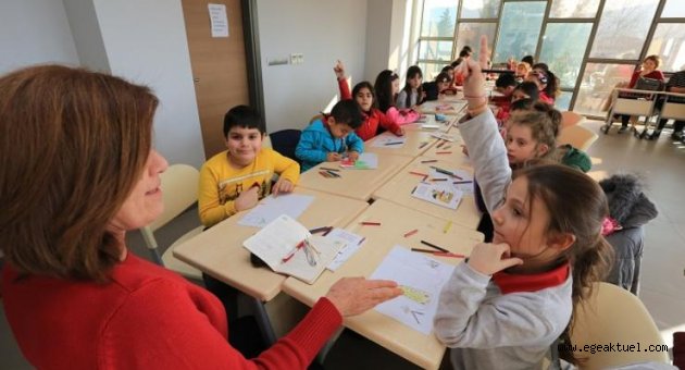 Efes Selçuk’ta kitap kokusuna davet var
