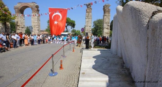 Efes Selçuk Ulu Önder’in Siluetine Tanık Oldu