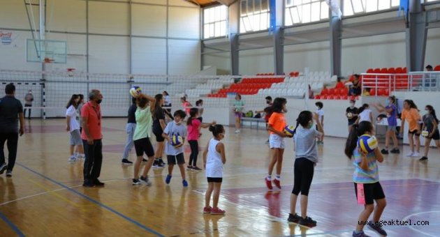 Efes Selçuk'ta Yaz Spor Okulu açıldı