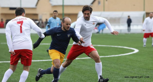 Efsaneler Ünlülerle Buca’da Kapıştı