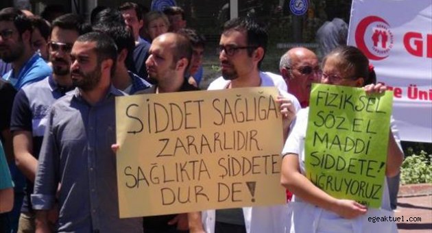 Ege Üniversitesi Hastanesi çalışanlarından sağlıkta şiddete tepki