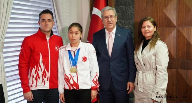 Egeli özel sporcu Rektör Budak’ı ziyaret etti