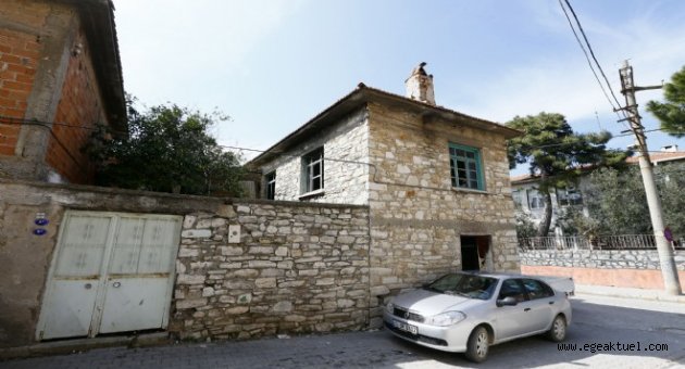 Ege'nin eski taş evleri el yakıyor