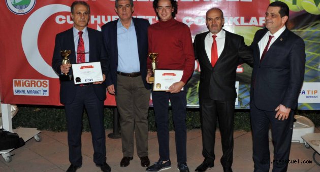 Eğitim için raket salladılar