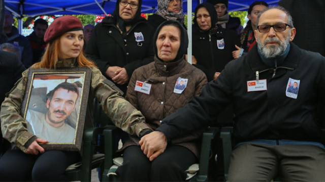 El Bab Şehidi Astsubay Furkan Yavaş'ı, Ailesi El Ele Uğurladı (2)
