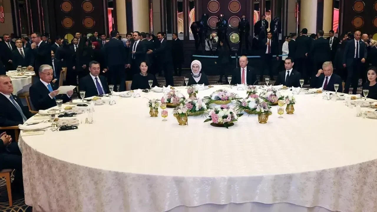 Emine Erdoğan, TDT zirvesi konuklarıyla yemekte buluştu