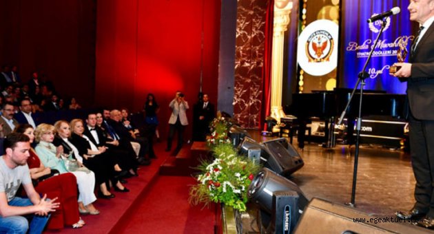“En İyi Yerel Yönetici” ödülü Başkan Tunç Soyer’in