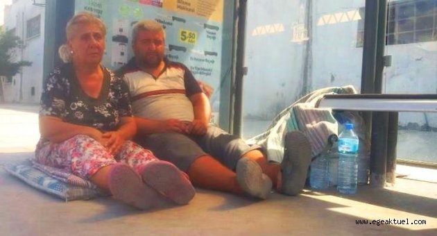 Engelli oğluyla durakta yatan annenin yardım çığlığına binler ses verdi