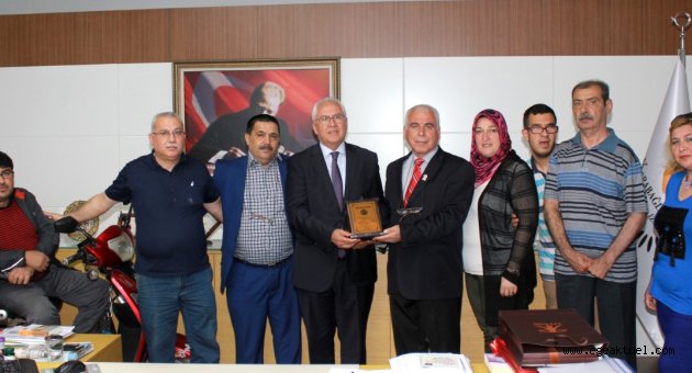 Engellilerden Başkan Selvitopu'na teşekkür ziyareti