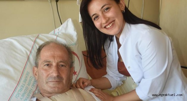 Fakülte birincisi kızı, ona gözü gibi bakıyor