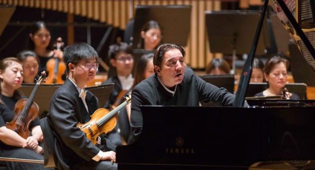 Fazıl Say ve Şanghay Filarmoni Orkestrası İzmir'de sahne aldı