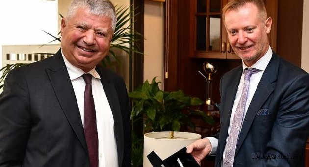 Finlandiya Büyükelçisi İzmir Büyükşehir Belediyesi’ni ziyaret etti