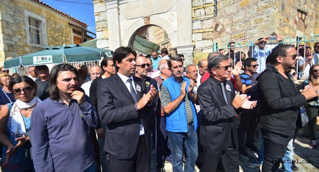 Foça aşığı tomris incer’i alkışlarla uğurladık