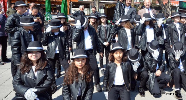 Foça’da Çocuk oyunları şenliği