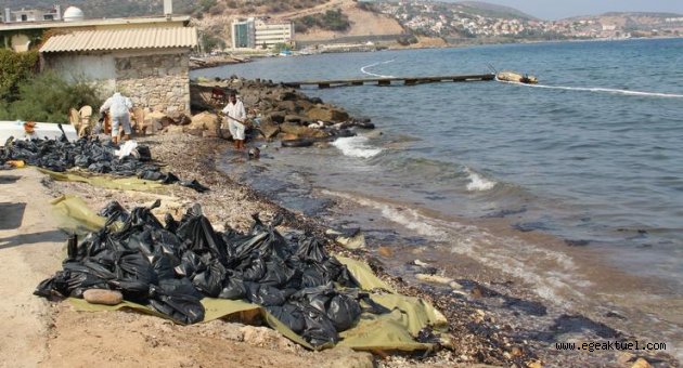 Foça’da deniz yüzeyini kaplayan maddenin fuel oil olduğu kesinleşti