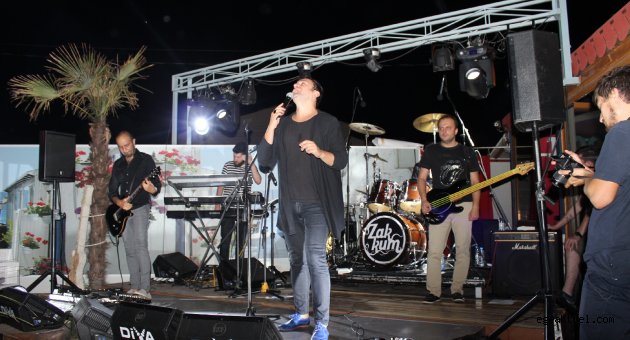 Foça zakkum'la çoştu