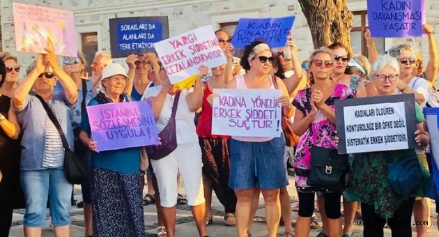 Foça'da kadın cinayetlerine tepki