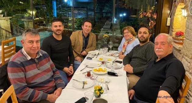 Foça'da kongre yemeği: Başkan Gürbüz ve adaylar ile buluştu