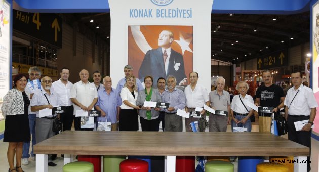 Fuar ziyaretçilerine Atatürk pulu hediye edildi