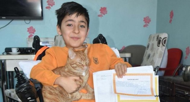 Furkan, karne sevincini evinde yaşadı