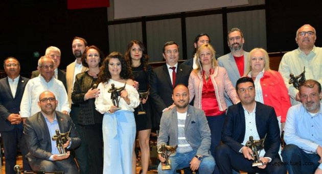 Gazeteciler ödüllerini aldı