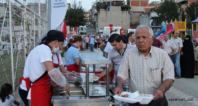 Gaziemir’de ilk gönül sofrası kuruldu
