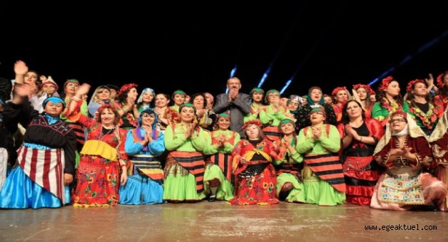 Gaziemir'de şampiyonlardan muhteşem dans