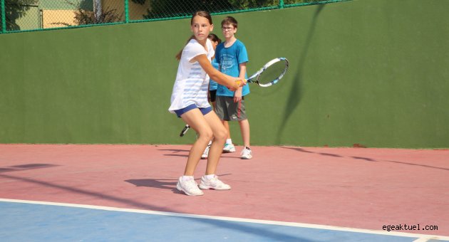 Geleceğin Federer ve Sharapova’ları  Buca’da yetişiyor