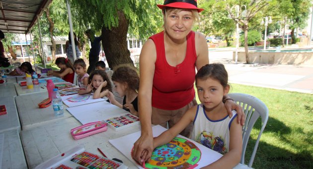 Geleceğin ressamları Bayraklı’da yetişiyor