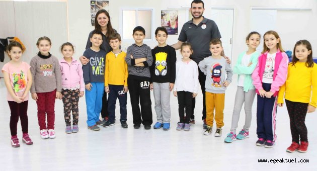 Geleceğin yıldızları Bayraklı’da yetişiyor