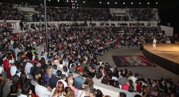 Güldür güldür show yenilenen skeçleri ile  29 - 30 mayıs tarihlerinde İzmir fuar açıkhava tiyatrosu sahnesi'nde