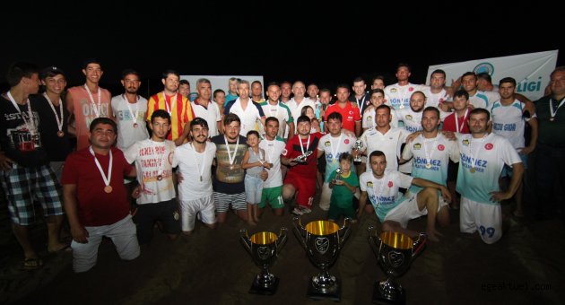 Gümüldür’de Plaj Futbol Şöleni