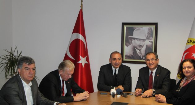 Gürsel Tekin: Fidan'ın düğünü her şeyi gösteriyor