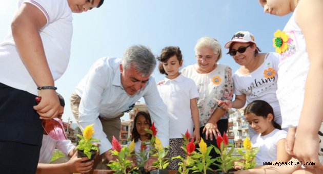Güzelbahçe'de Çiçek ve Çocuk Şölen