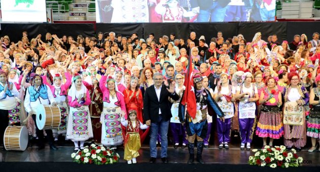Halk dansları kursuna muhteşem final