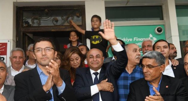 Hasan Arslan, Çiğli'de Aday Adaylığını ilan etti