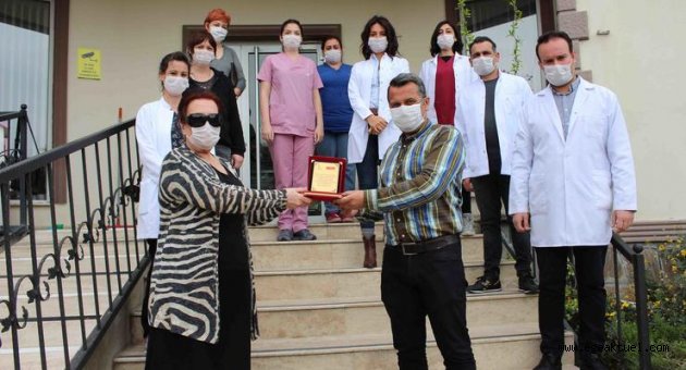 Hayvan dostu hizmetlere ‘teşekkür’ plaketi