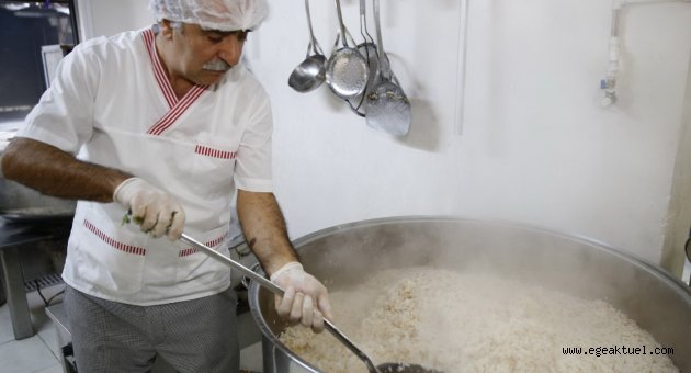Hem karınları hem gönülleri doyuran hizmet