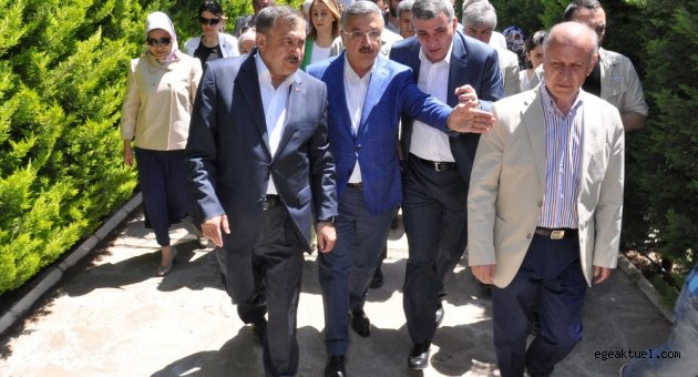 Hemşehrileri Necip Nasır'ı bağrına bastı