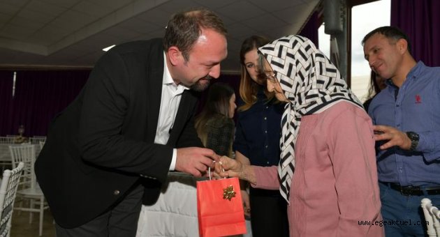 Huzurevi sakinleriyle yılbaşı kutlaması