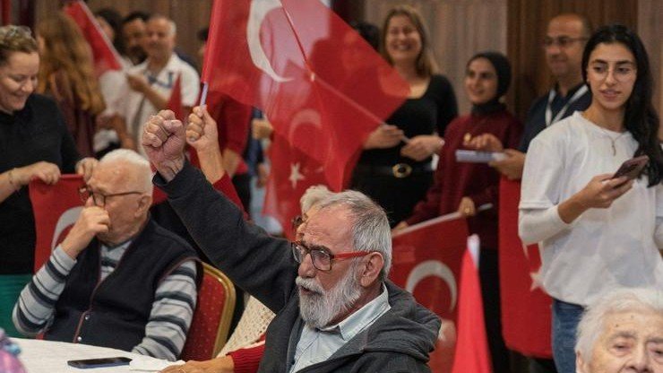 Huzurevinde coşkulu 29 Ekim balosu