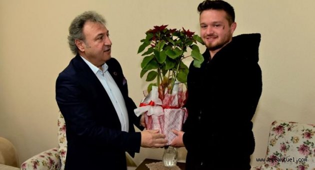 İduğ’dan genç futbolcuya geçmiş olsun ziyareti