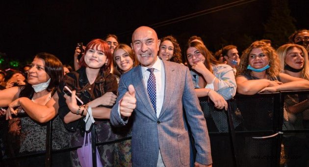 İEF’de renkli geceler