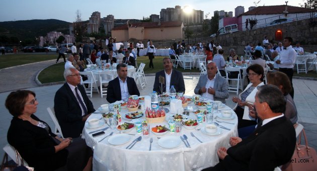 İftar'da Barış ve Hoşgörü Mesajı