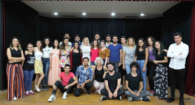 İş stresini tiyatroyla atıyorlar
