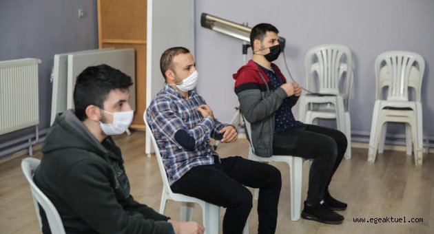 İşaret diliyle hutbe okumak için Buca Belediyesi kurslarına başladı