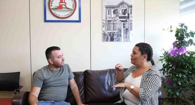 İşitme engellilerin ‘engelsiz’ meleği