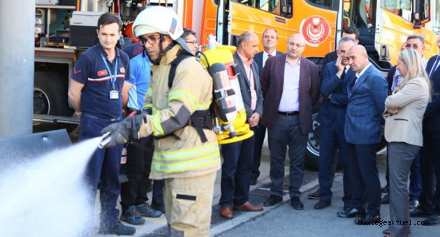 İtfaiye personelini ziyaret eden Başkan Tunç Soyer: “Sizlerle gurur duyuyorum”